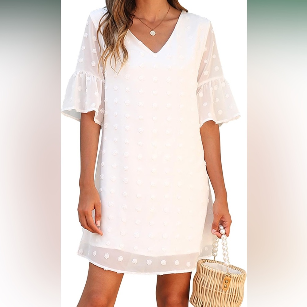 Adorable White Dress Short Sleeve V Neck Ruffle. Size Medium